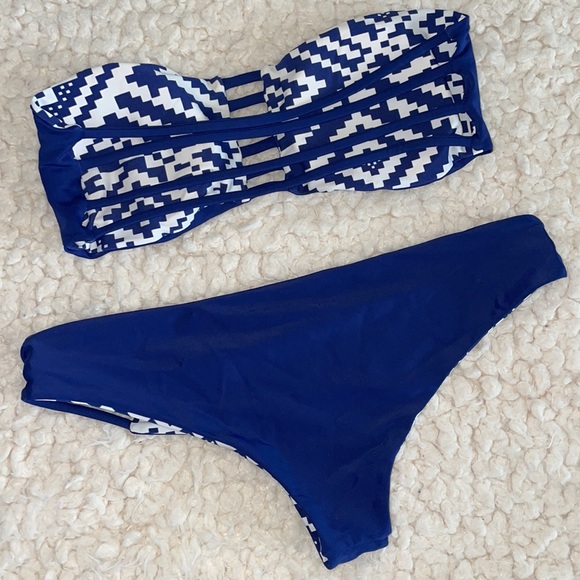 Women’s Two Piece Reversible Bikini Bathing Suit - Picture 4 of 8